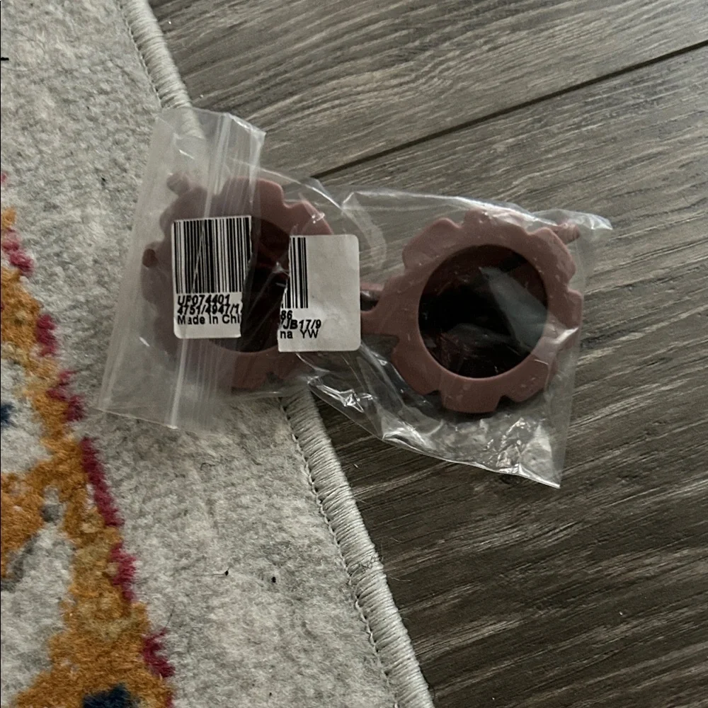 NWT Kids Pink Flower-Shaped Sunglasses